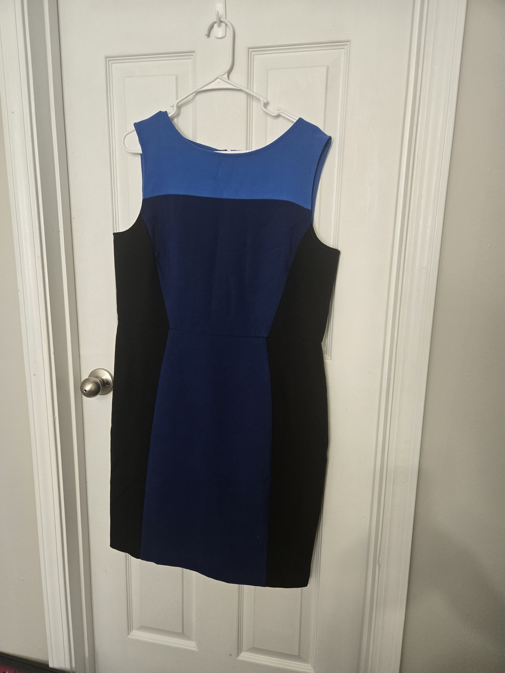 LOFT Blue and Black Sleeveless Colorblock Sheath Dress